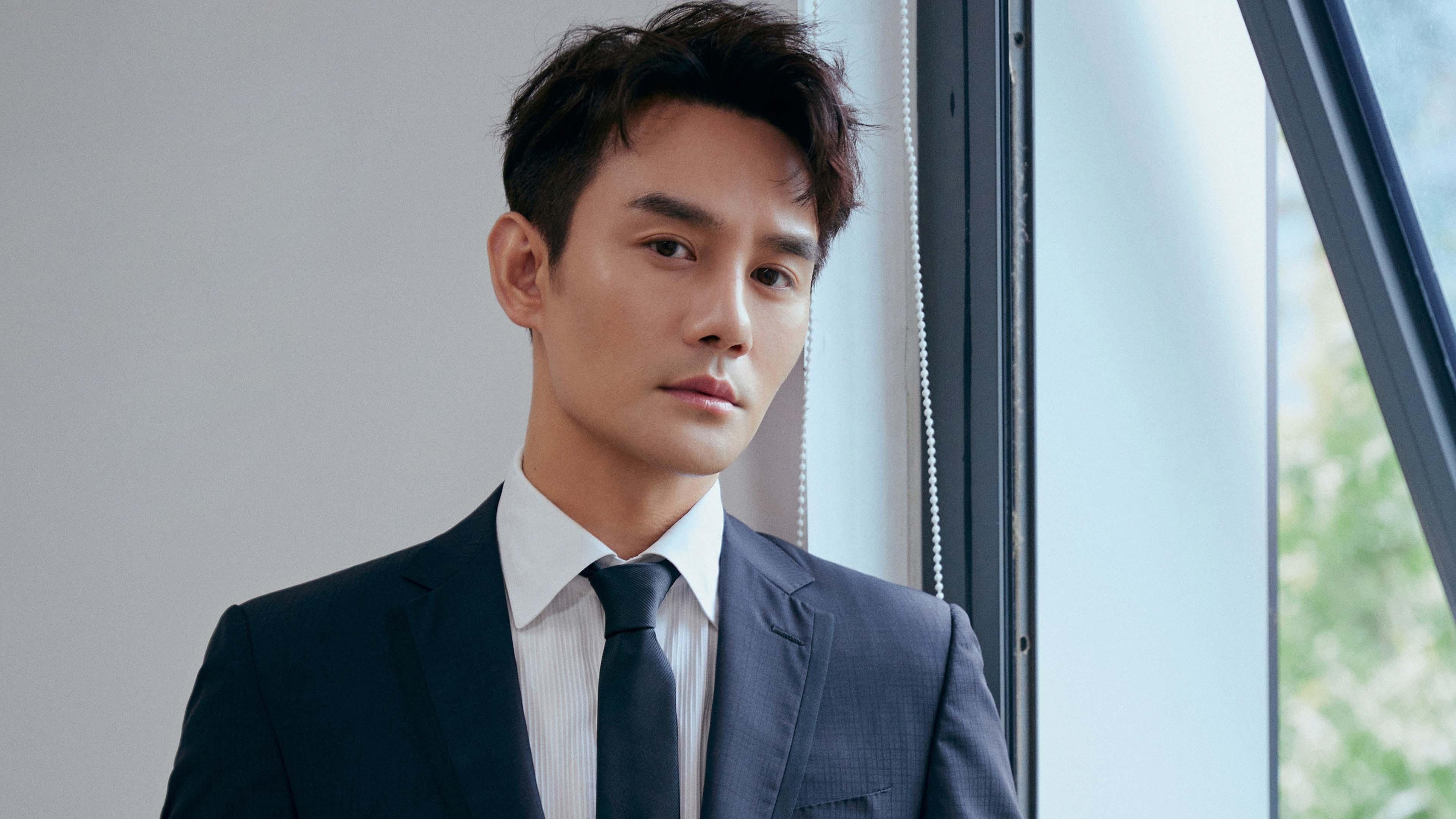 “快艇冲浪:东三叉湖赛场上演极限速度的水上对决”