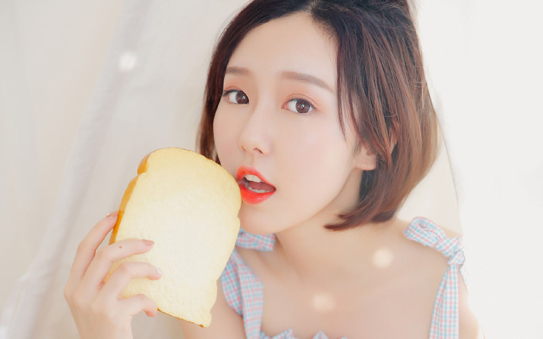 球队前锋组合失联是否意味着进攻战术应重新设计，前锋足球队员